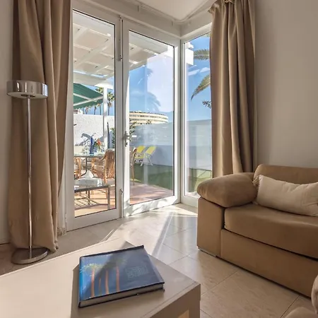 Holiday home Luxury - Private Terrace - Pool - Aircon *