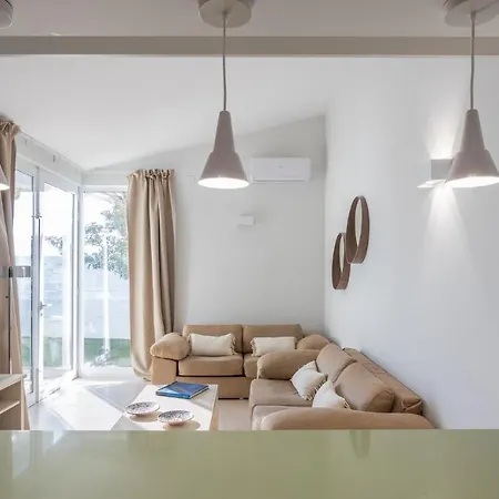Holiday home Luxury - Private Terrace - Pool - Aircon