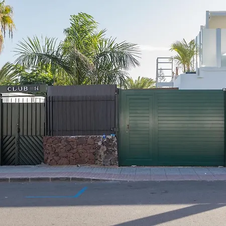 Luxury - Private Terrace - Pool - Aircon بيت للعطل San Bartolomé