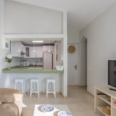 Holiday home Luxury - Private Terrace - Pool - Aircon